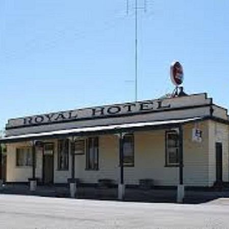 Royal Hotel Snake Valley Exteriér fotografie