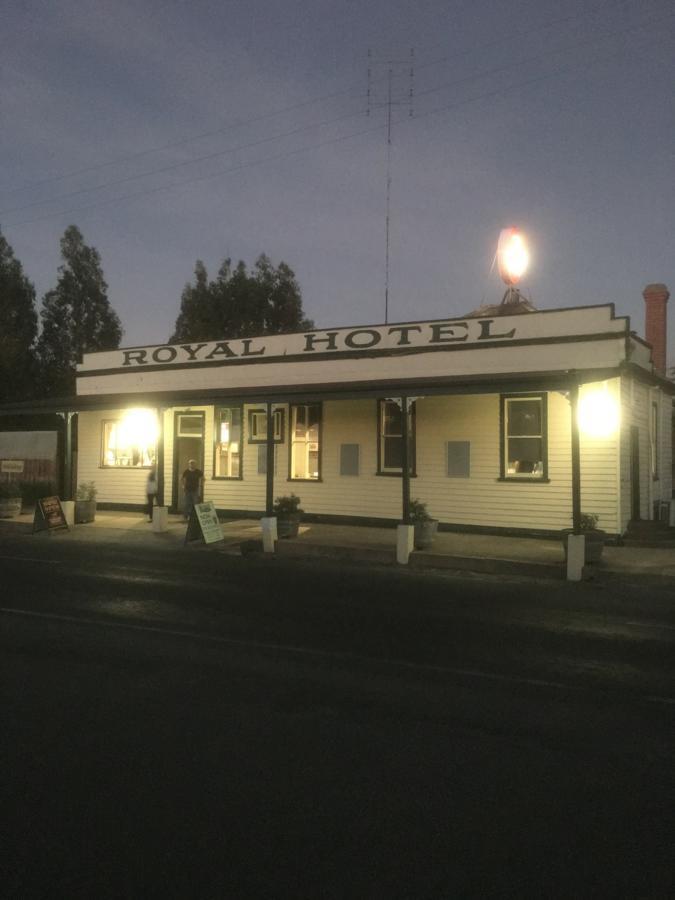 Royal Hotel Snake Valley Exteriér fotografie